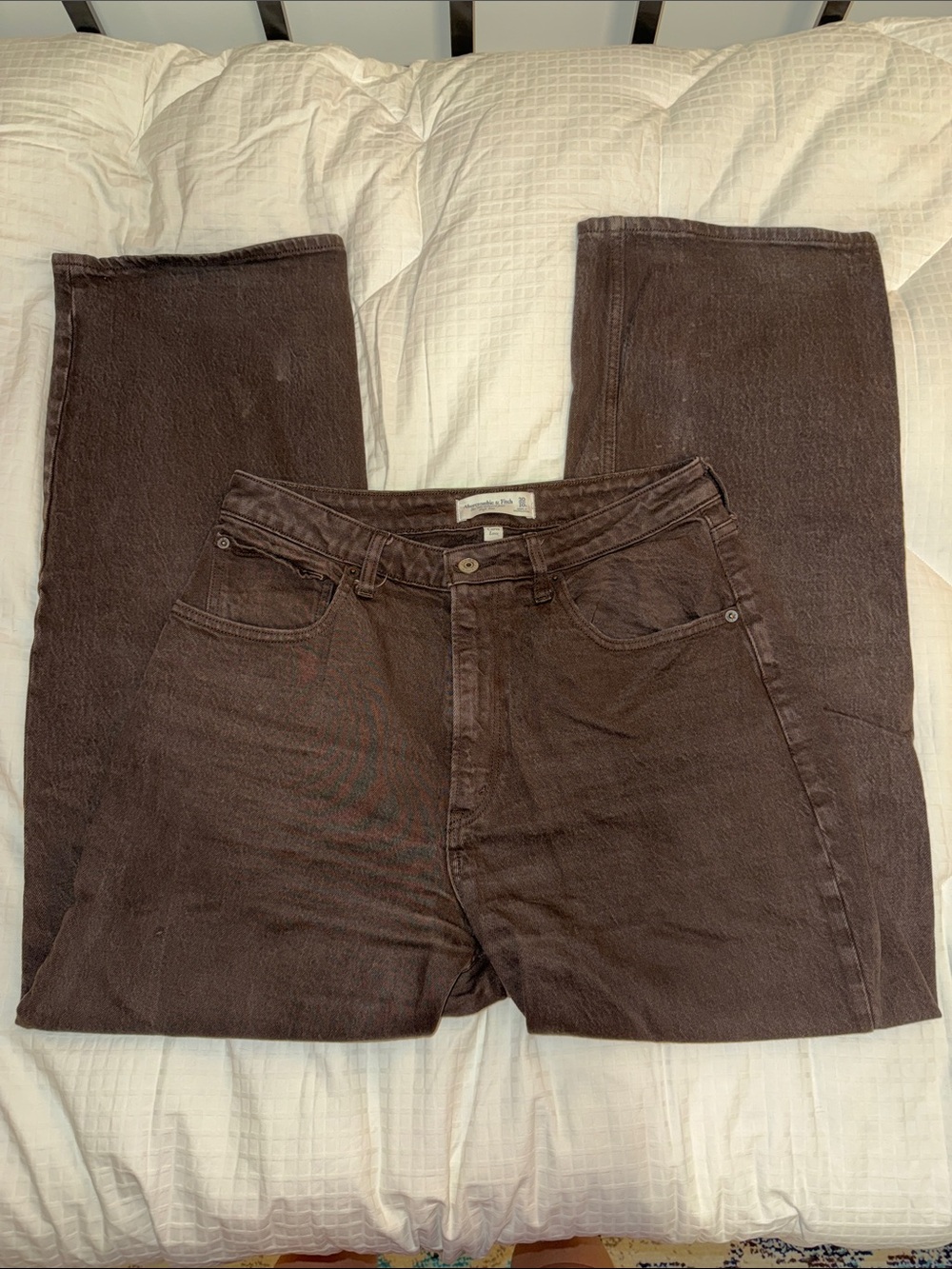 Abercrombie Curve Love ‘90s High Rise Relaxed Jean, size 30/10 Short